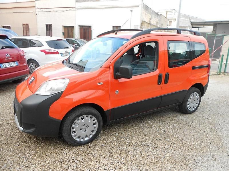 Usata Peugeot Bipper Outdoor 70 CV (51 kW) 2010 Arancione Monovolume