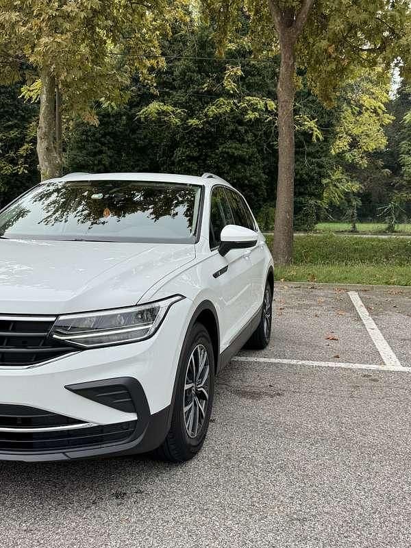 Usata VW Tiguan Life 150 CV (110 kW) 2020 Bianco SUV