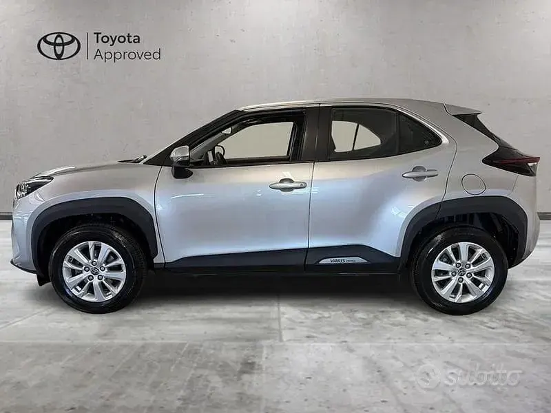 Usata Toyota Yaris Cross Active 116 CV (85 kW) 2022 Grigio SUV