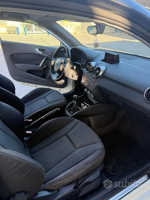 Usata Audi A1 Attraction 105 CV (77 kW) 2011 Bianco Berlina