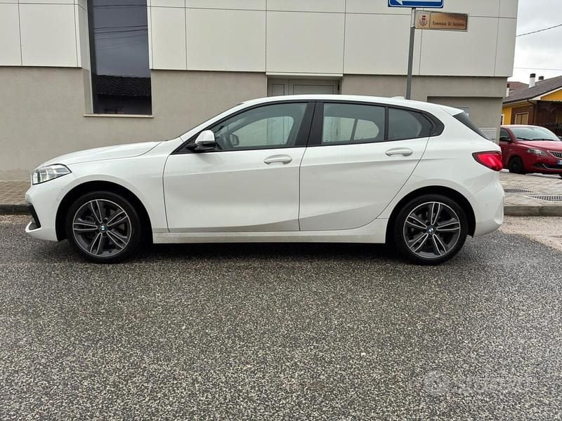 Usata BMW 116 Sport Line 116 CV (85 kW) 2020 Bianco Utilitaria