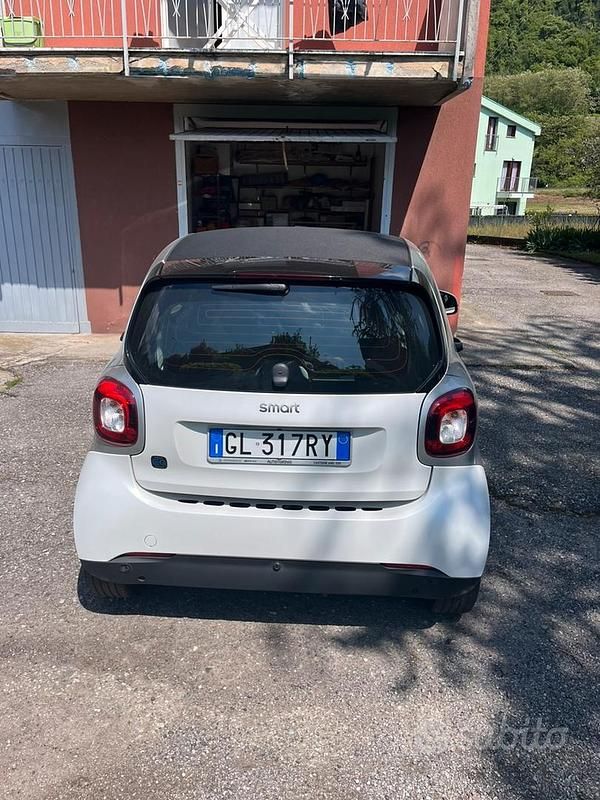 Usata Smart ForTwo Coupé 22 kW (30 CV) 2022 Utilitaria