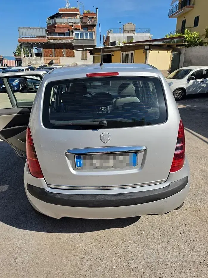 Usata Lancia Musa 69 CV (50 kW) 2008 Grigio Monovolume
