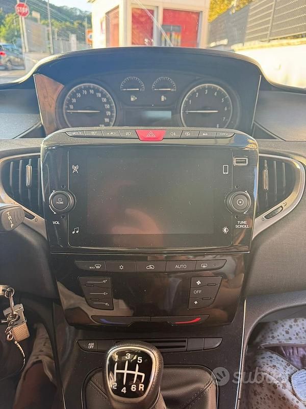 Usata Lancia Ypsilon 69 CV (50 kW) 2022 Blu Utilitaria