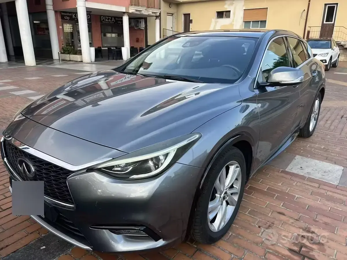 Usata Infiniti Q30 109 CV (80 kW) 2016 Grigio Berlina