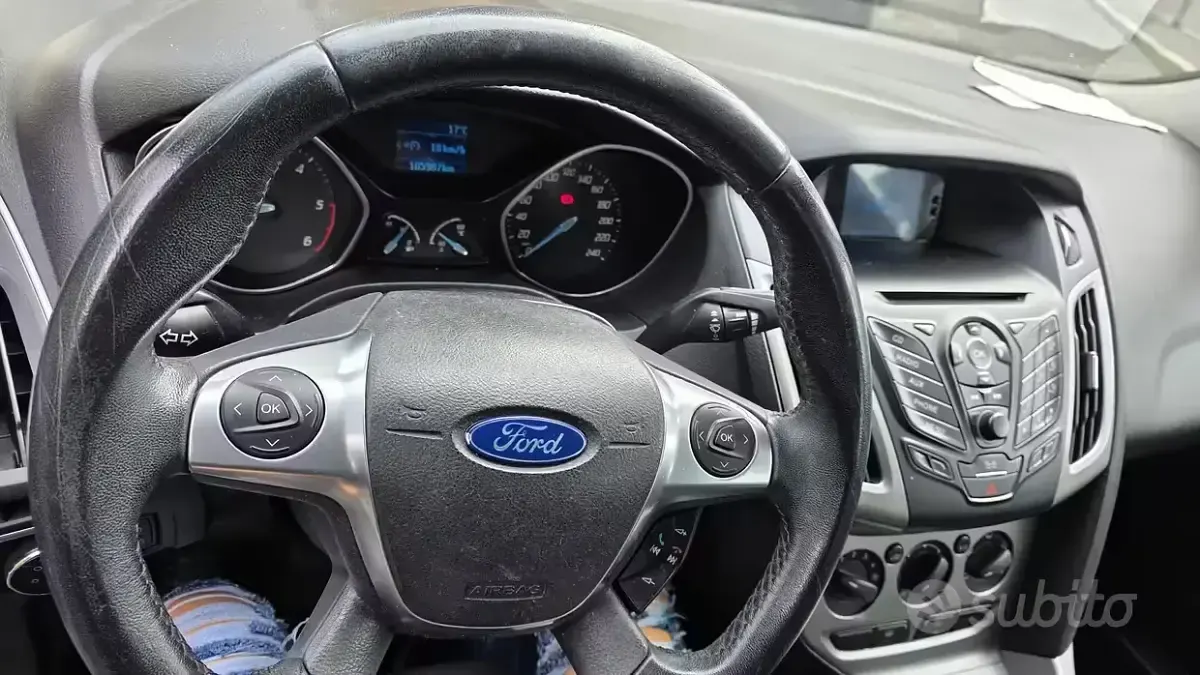 Usata Ford Focus 95 CV (69 kW) 2012 Blu Berlina
