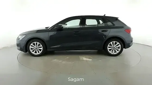 Usata Audi A3 Business 110 CV (80 kW) 2023 Grigio manhattan metallizzato Berlina