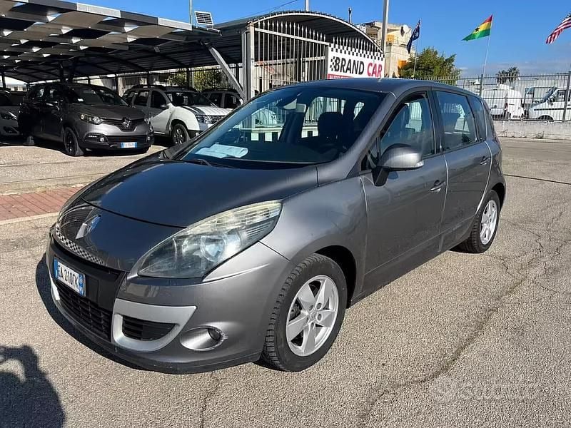 Usata Renault Scénic III Dynamique 110 CV (80 kW) 2010 Grigio Monovolume
