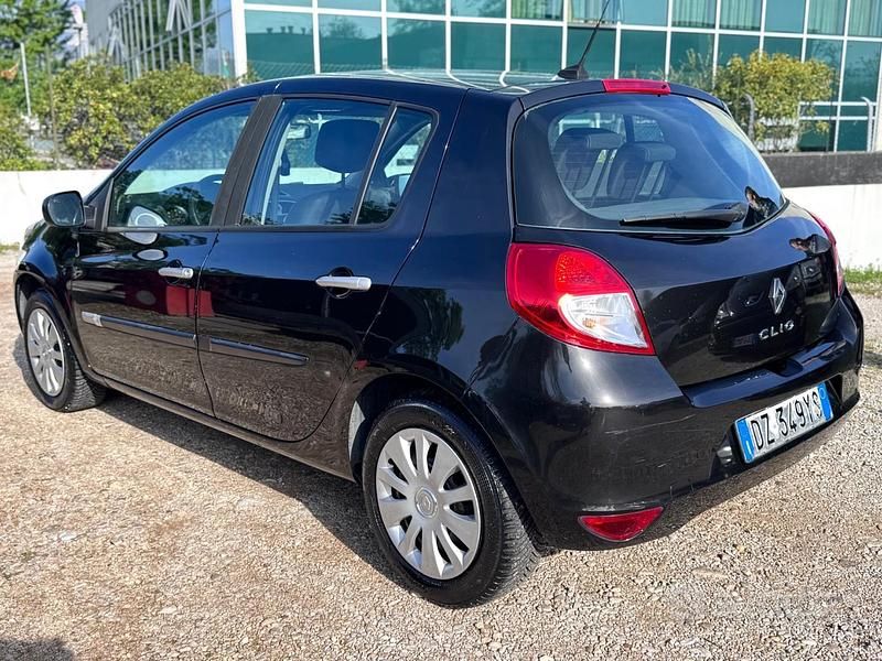 Usata Renault Clio II 75 CV (55 kW) 2010 Nero Berlina