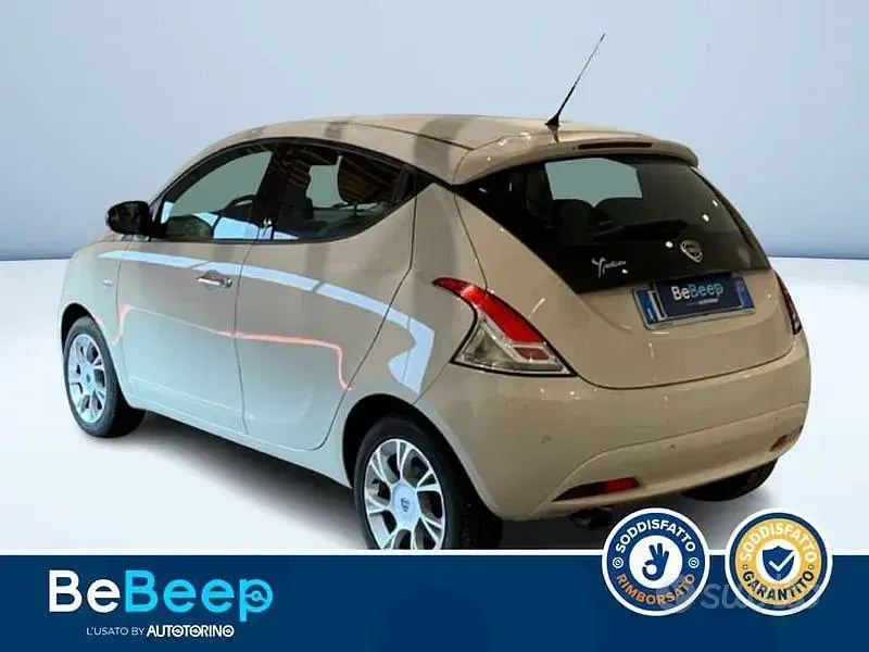 Usata Lancia Ypsilon Gold 69 CV (50 kW) 2016 Beige metallizzato Utilitaria