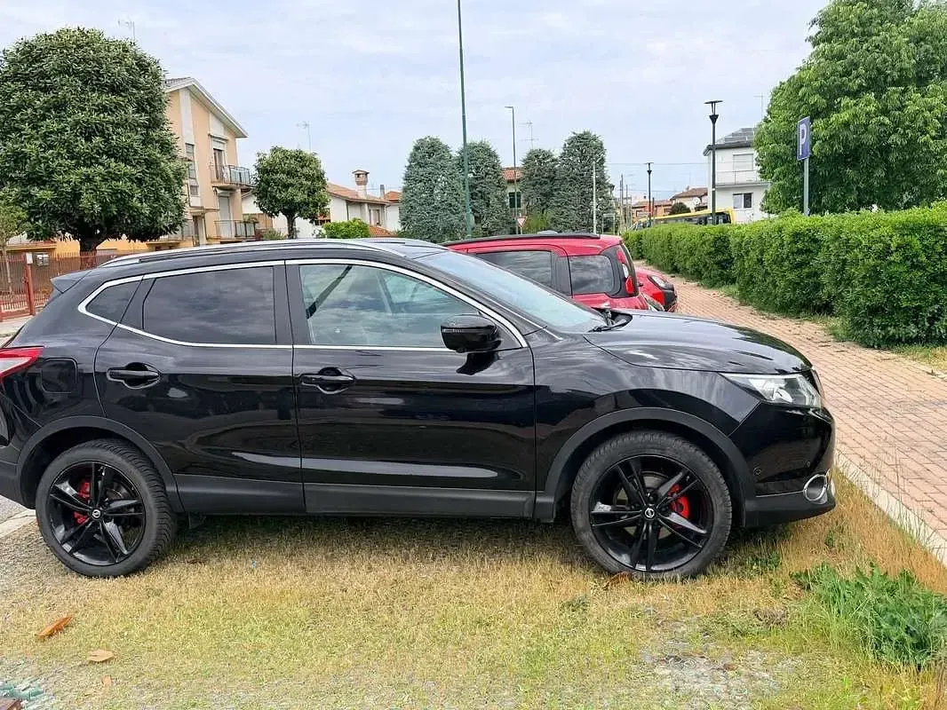 Usata Nissan Qashqai 131 CV (96 kW) 2016 Nero SUV