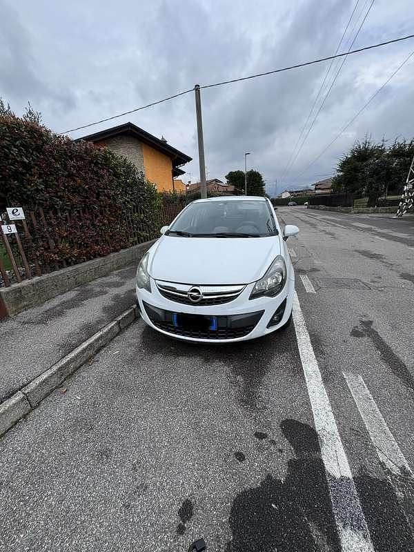 Usata Opel Corsa 101 CV (74 kW) 2013 Bianco Utilitaria