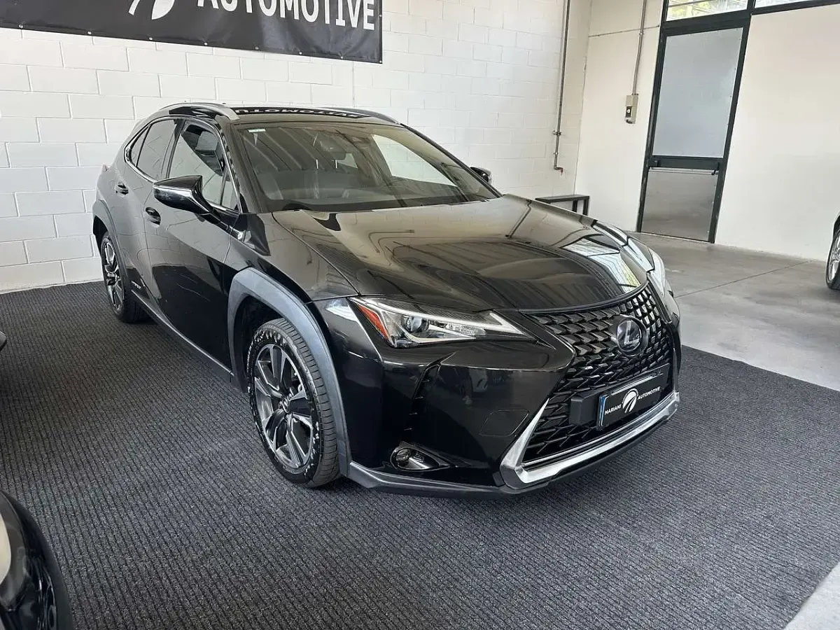 Usata Lexus UX 250h Executive Line 145 CV (106 kW) 2020 Nero SUV