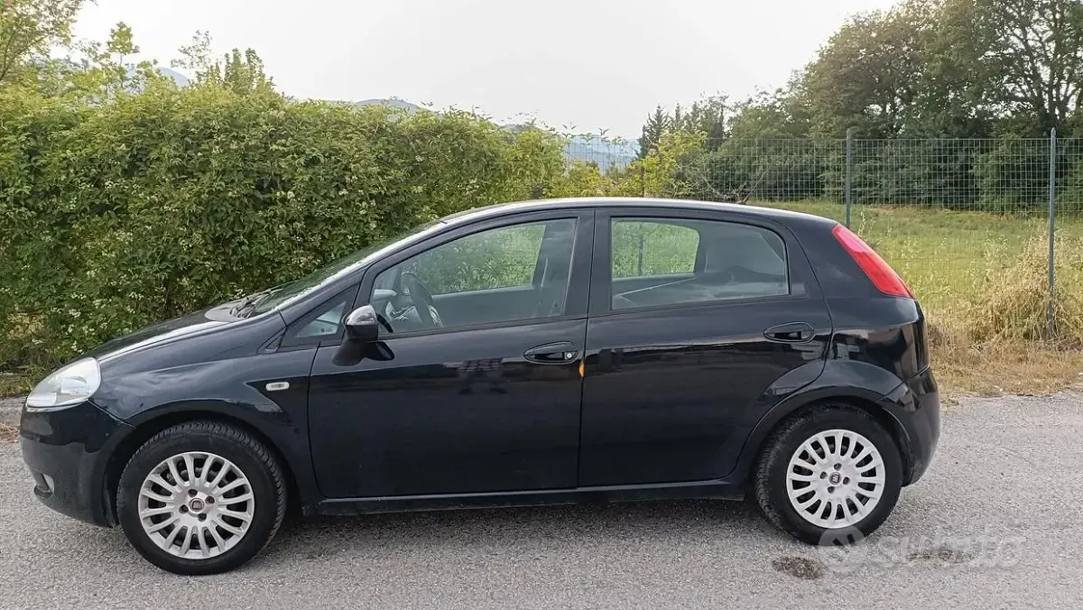 Usata Fiat Grande Punto 65 CV (47 kW) 2026 Bluazzurro Utilitaria