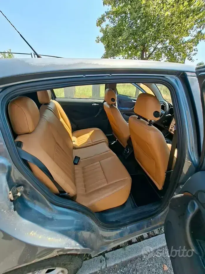 Usata Alfa Romeo 147 116 CV (85 kW) 2003 Grigio Utilitaria