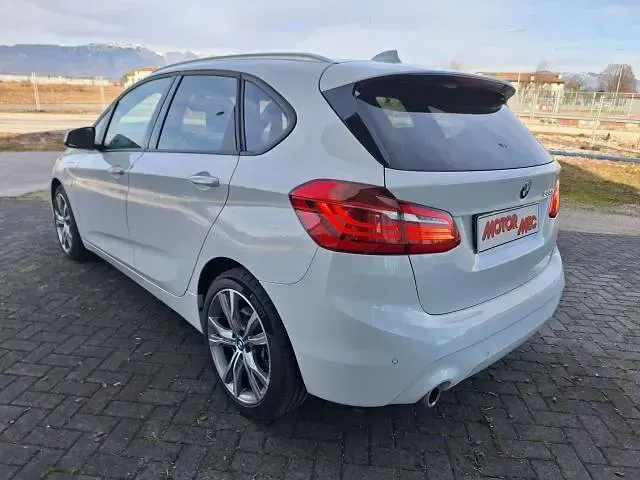 Usata BMW 225 Active Tourer iPerformance 136 CV (100 kW) 2021 Bianco Monovolume