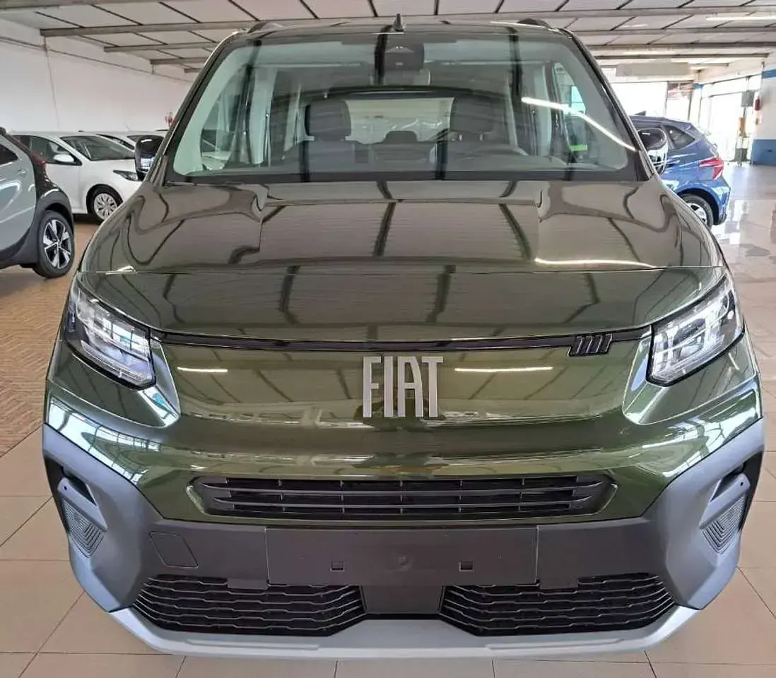 Nuova Fiat Qubo Trekking 102 CV (75 kW) 2026 Verde toscana metallizzato Monovolume