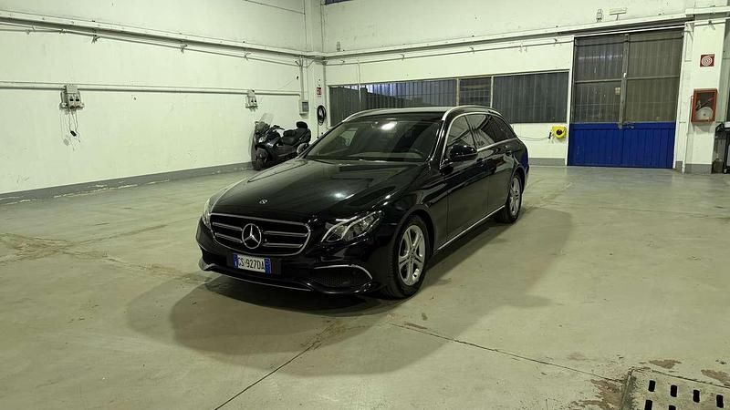 Usata Mercedes E200 160 CV (117 kW) 2019 Nero Station wagon