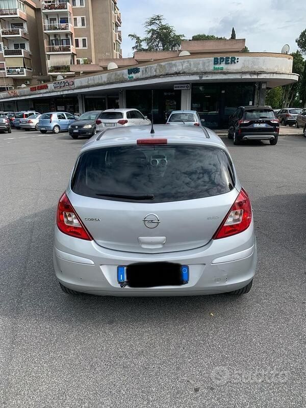 Usata Opel Corsa 86 CV (63 kW) 2012 Grigio Berlina