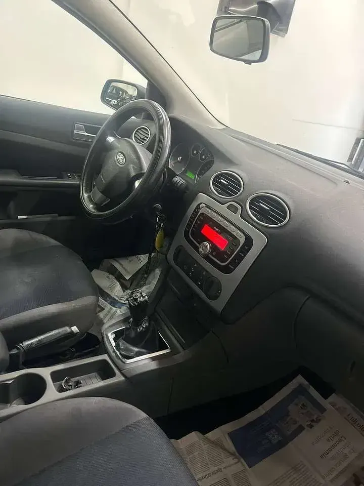 Usata Ford Focus 110 CV (80 kW) 2005 Argento Berlina
