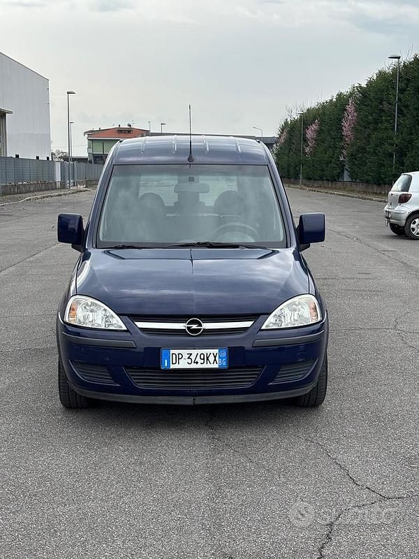 Usata Opel Combo Enjoy 97 CV (71 kW) 2008 Blu Monovolume