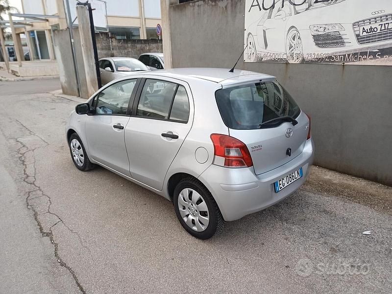 Usata Toyota Yaris 69 CV (50 kW) 2011 Other Berlina