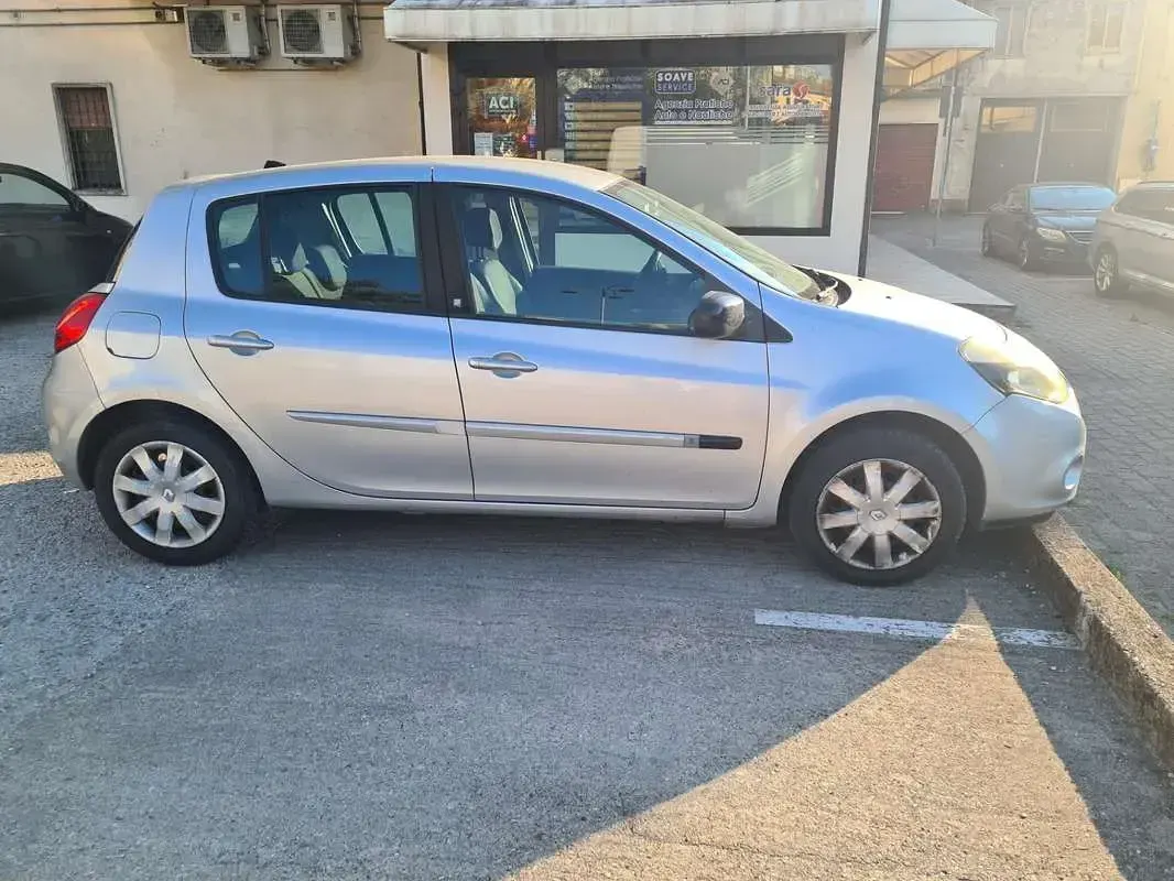 Usata Renault Clio II Dynamique 86 CV (63 kW) 2009 Berlina