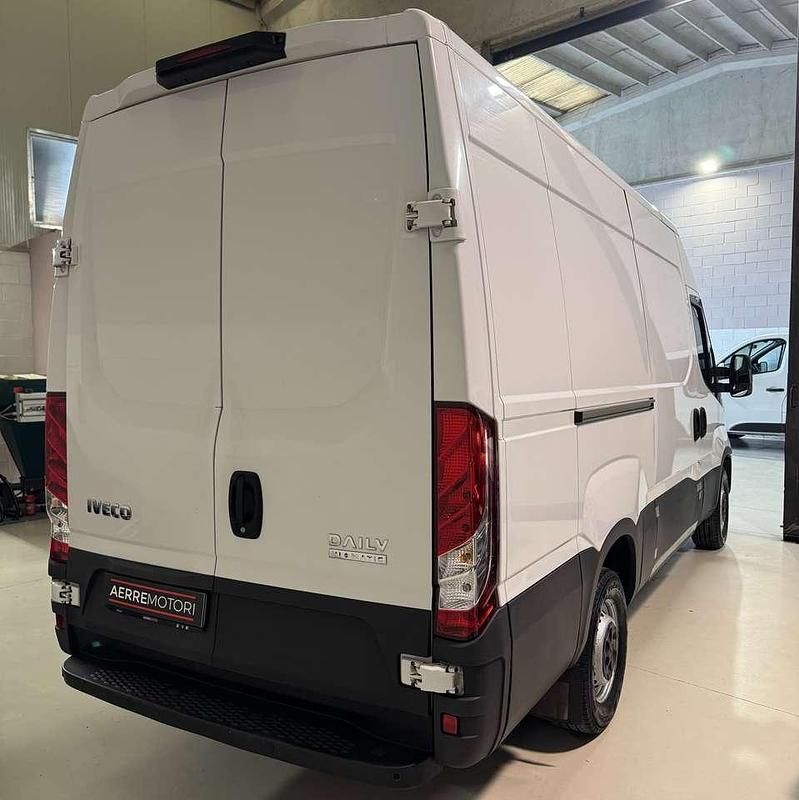 Usata Iveco Daily 155 CV (114 kW) 2018 Bianco Furgone