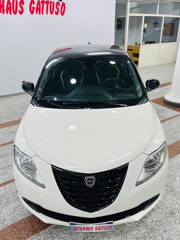 Usata Lancia Ypsilon 95 CV (69 kW) 2014 Bianco Utilitaria