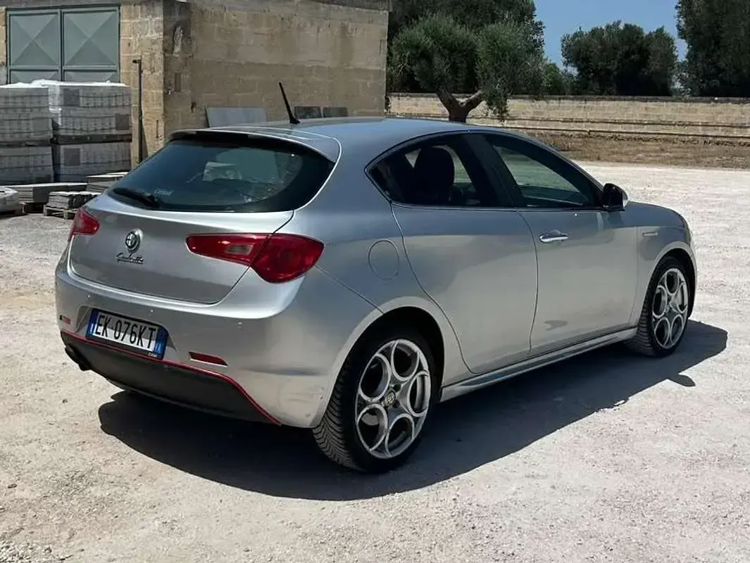 Usata Alfa Romeo Giulietta Progression 105 CV (77 kW) 2011 Grigio Utilitaria