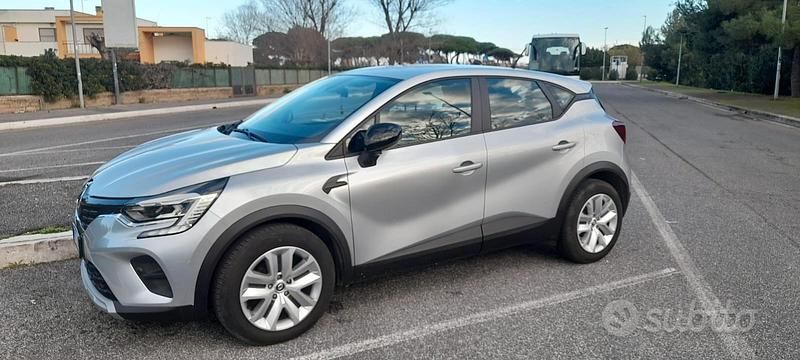 Usata Renault Captur Business 140 CV (102 kW) 2021 Grigio SUV