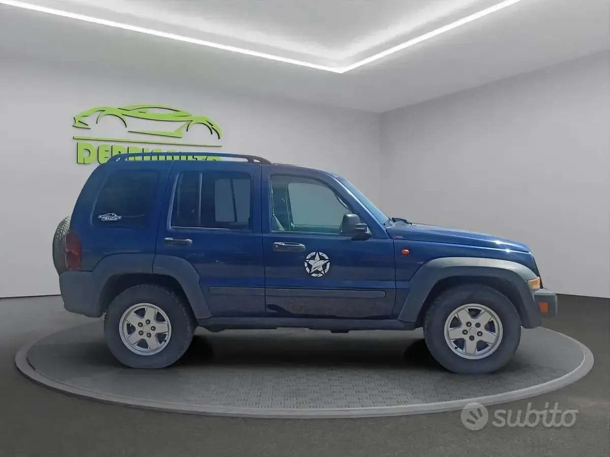 Usata Jeep Cherokee Sport 163 CV (119 kW) 2007 Blu SUV
