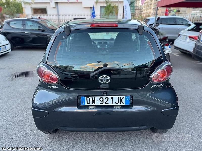 Usata Toyota Aygo 68 CV (50 kW) 2009 Grigio Utilitaria