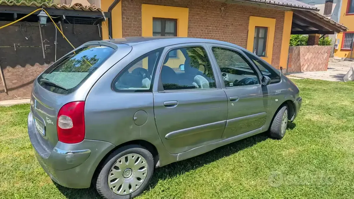 Usata Citroën Xsara Picasso 95 CV (69 kW) 2004 Grigio Monovolume