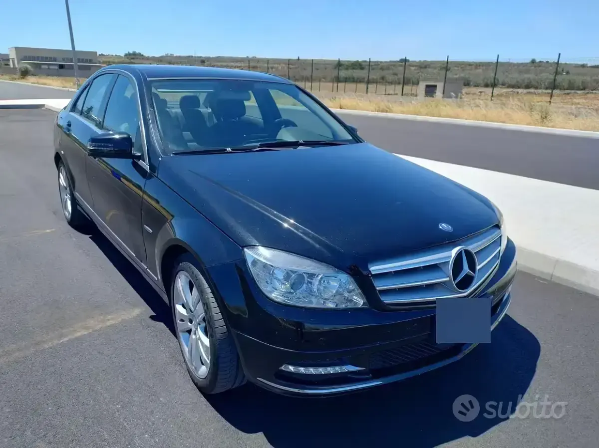 Usata Mercedes C200 136 CV (100 kW) 2010 Nero Berlina