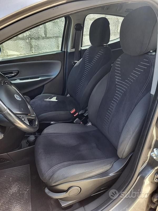 Usata Lancia Ypsilon 69 CV (50 kW) 2012 Utilitaria