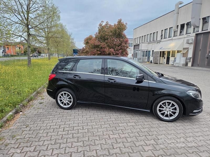 Usata Mercedes B200 Premium 136 CV (100 kW) 2014 Nero Monovolume