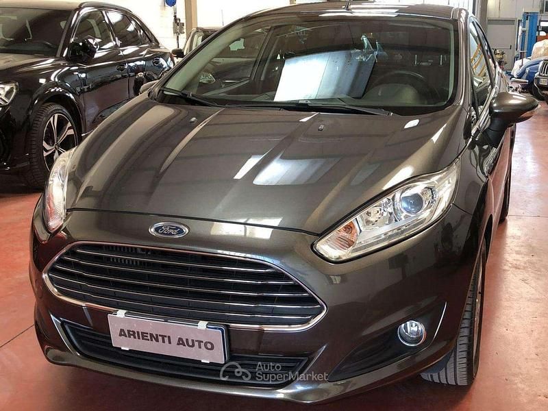 Usata Ford Fiesta Titanium 101 CV (74 kW) 2016 Grigio Berlina