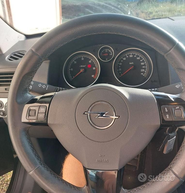 Usata Opel Astra GTC 110 CV (80 kW) 2010