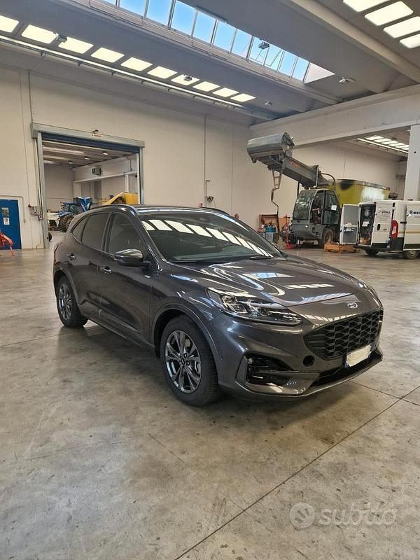 Usata Ford Kuga 152 CV (111 kW) 2020 Grigio SUV