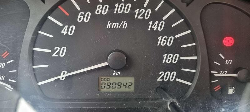 Usata Opel Agila 75 CV (55 kW) 2002 Argento Monovolume