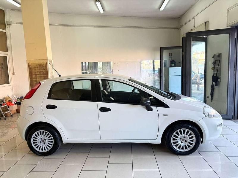 Usata Fiat Punto Easy 75 CV (55 kW) 2014 Bianco Utilitaria