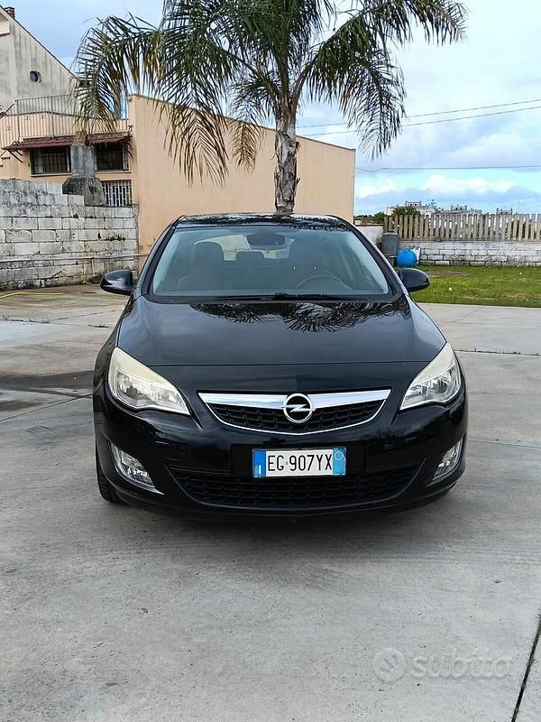 Usata Opel Astra Cosmo 110 CV (80 kW) 2011 Nero Station wagon