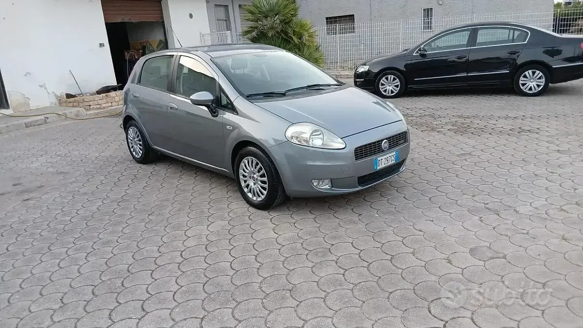 Usata Fiat Grande Punto 75 CV (55 kW) 2009 Grigio Utilitaria