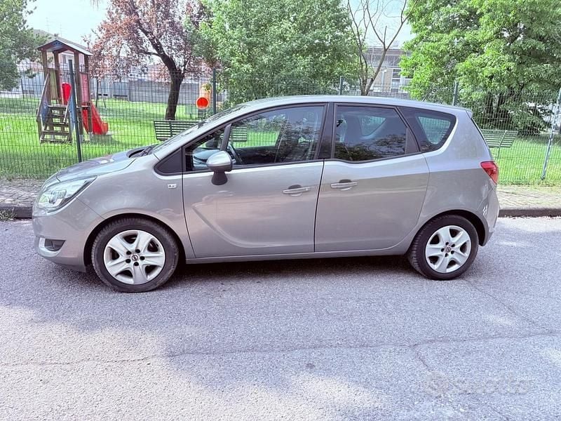 Usata Opel Meriva 120 CV (88 kW) 2014 Beige Monovolume