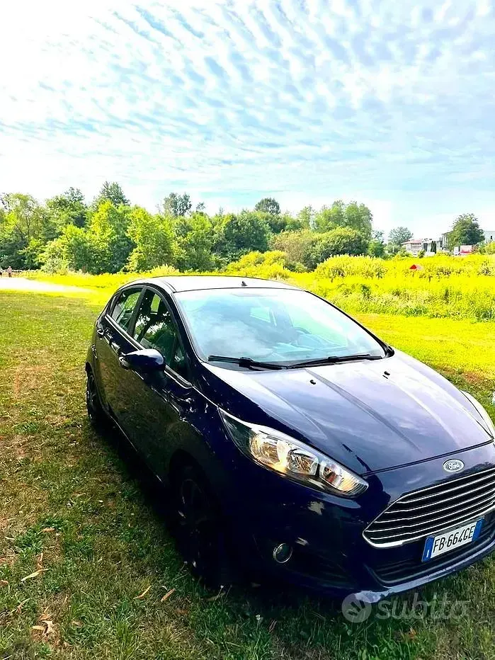 Usata Ford Fiesta 75 CV (55 kW) 2015 Blu Utilitaria