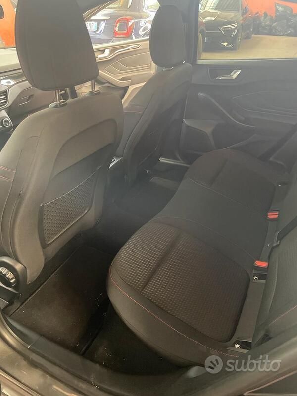Gebraucht Ford Focus 120 PS (88 kW) 2021 Grau Kleinwagen