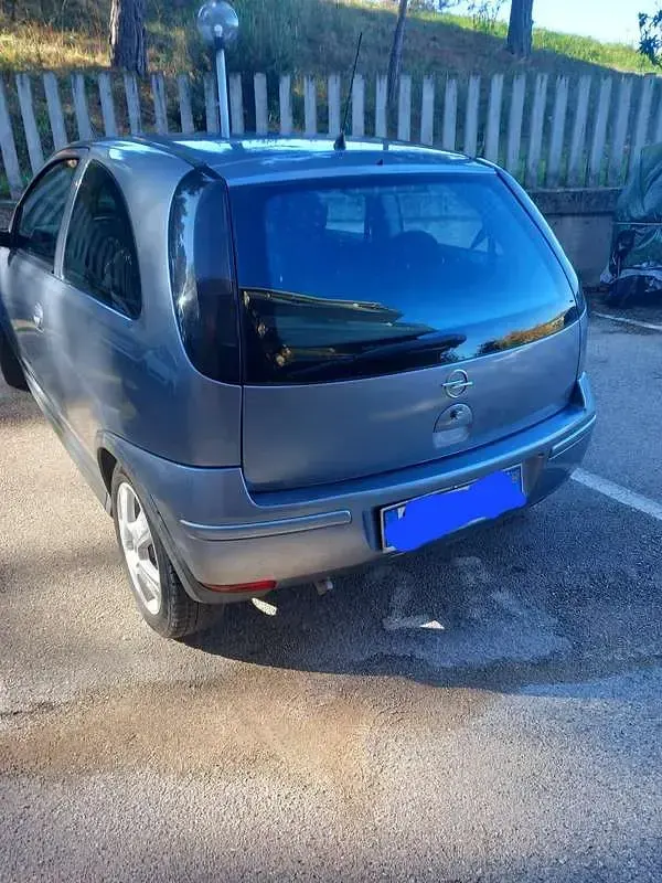 Usata Opel Corsa 65 CV (47 kW) 2004 Grigio Utilitaria