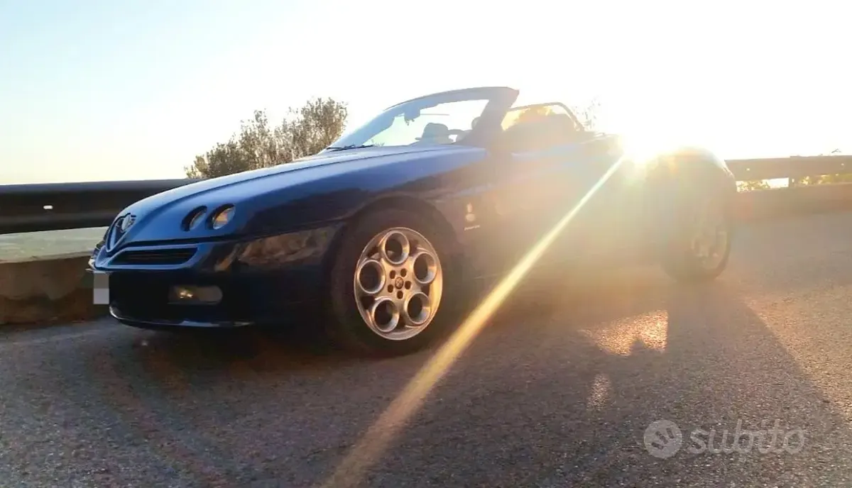 Usata Alfa Romeo Spider 150 CV (110 kW) 2002 Blu Cabrio