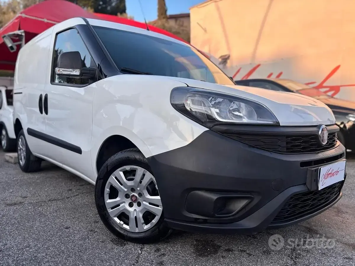 Usata Fiat Doblò Lounge 95 CV (69 kW) 2020 Bianco Monovolume